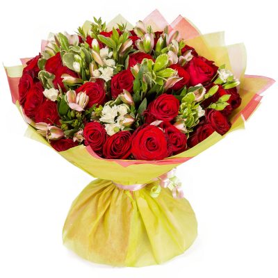 Букет из красных роз и гвоздик «Алая мечта»