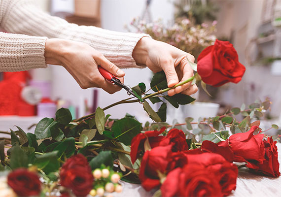 Как ухаживать за розами в вазе